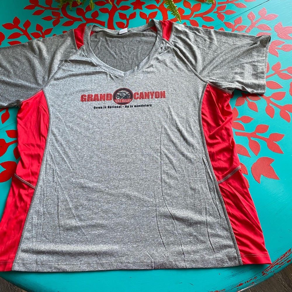 Grand Canyon Red and Grey T-shirt size XXL ladies